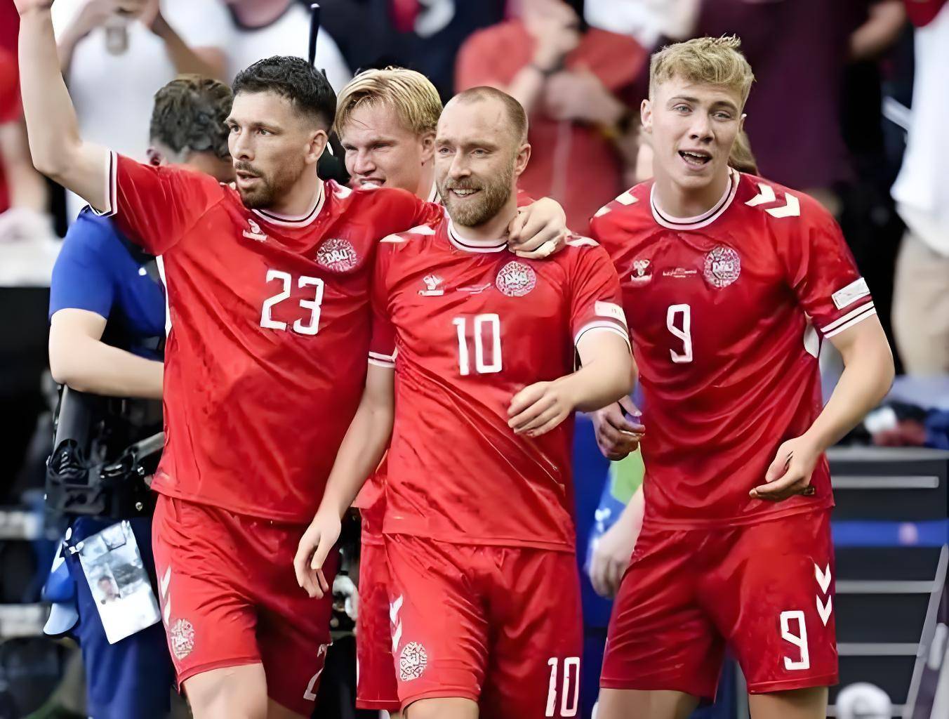 关于冲刺阶段突围战来临；葡萄牙体育围绕欧联队长鼓劲；管理层满意；轮换策略成焦点的信息