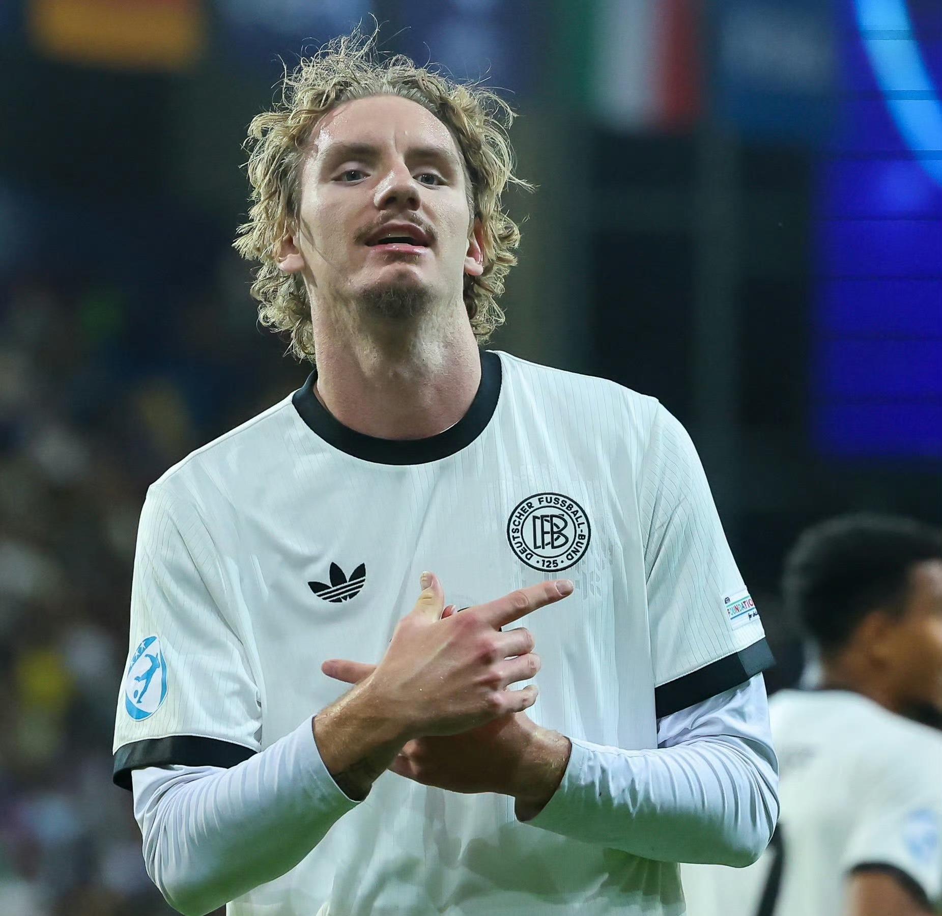 关于纽卡斯尔清晨造点机会，志在德国杯名次提升，管理层满意，年轻球员得到机会的信息